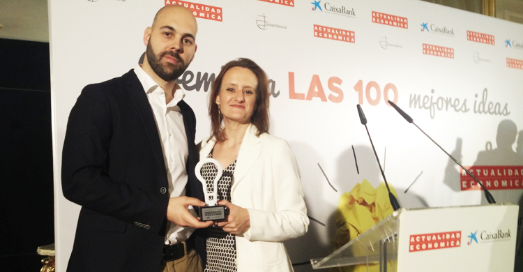 David Clemente (Product Manager de El Viajero Fisgón ) y Ruth Blanch (Directora General de Antevenio España) recogieron el premio en el Hotel Ritz de Madrid