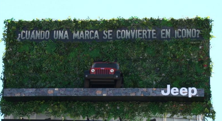 Valla publicitaria de Jeep