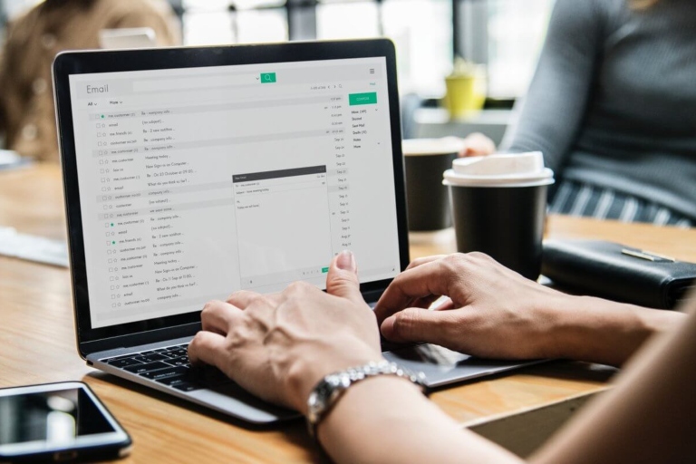 Descubre cómo utilizar el email marketing para fidelizar clientes en el sector bancario